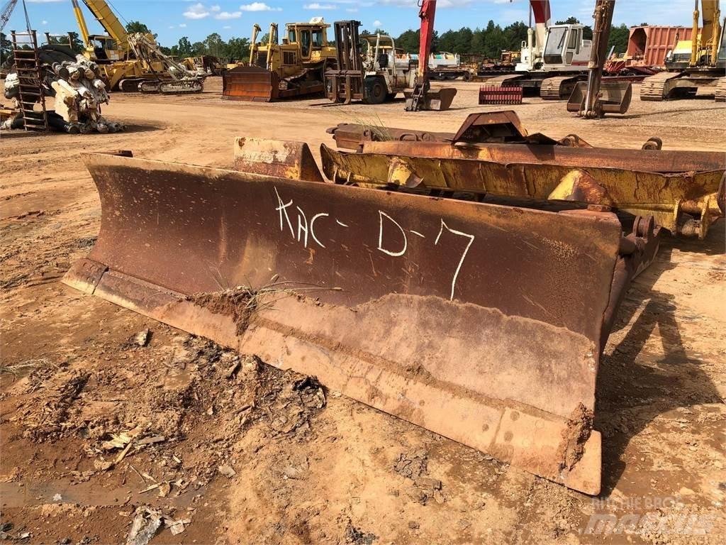CAT D7 Lame