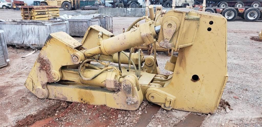 CAT D8R Scarificateur