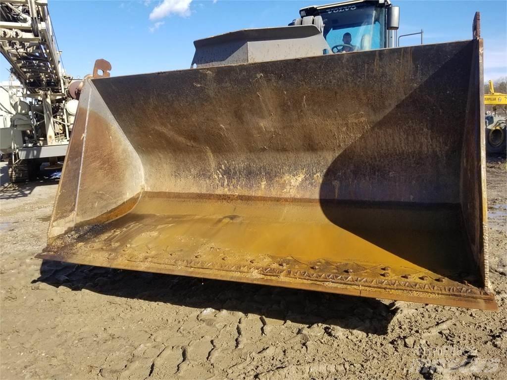 Volvo L180F Chargeuse sur pneus