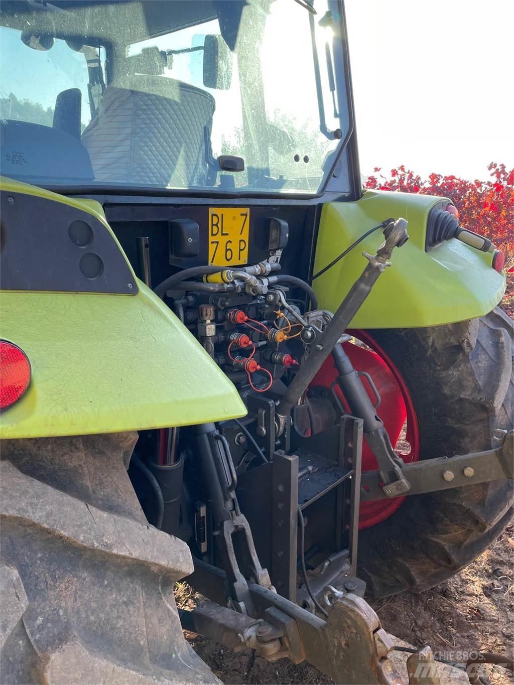 CLAAS AXOS 340 Tracteur