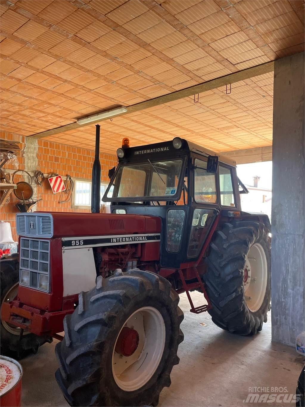 International 955 Tracteur