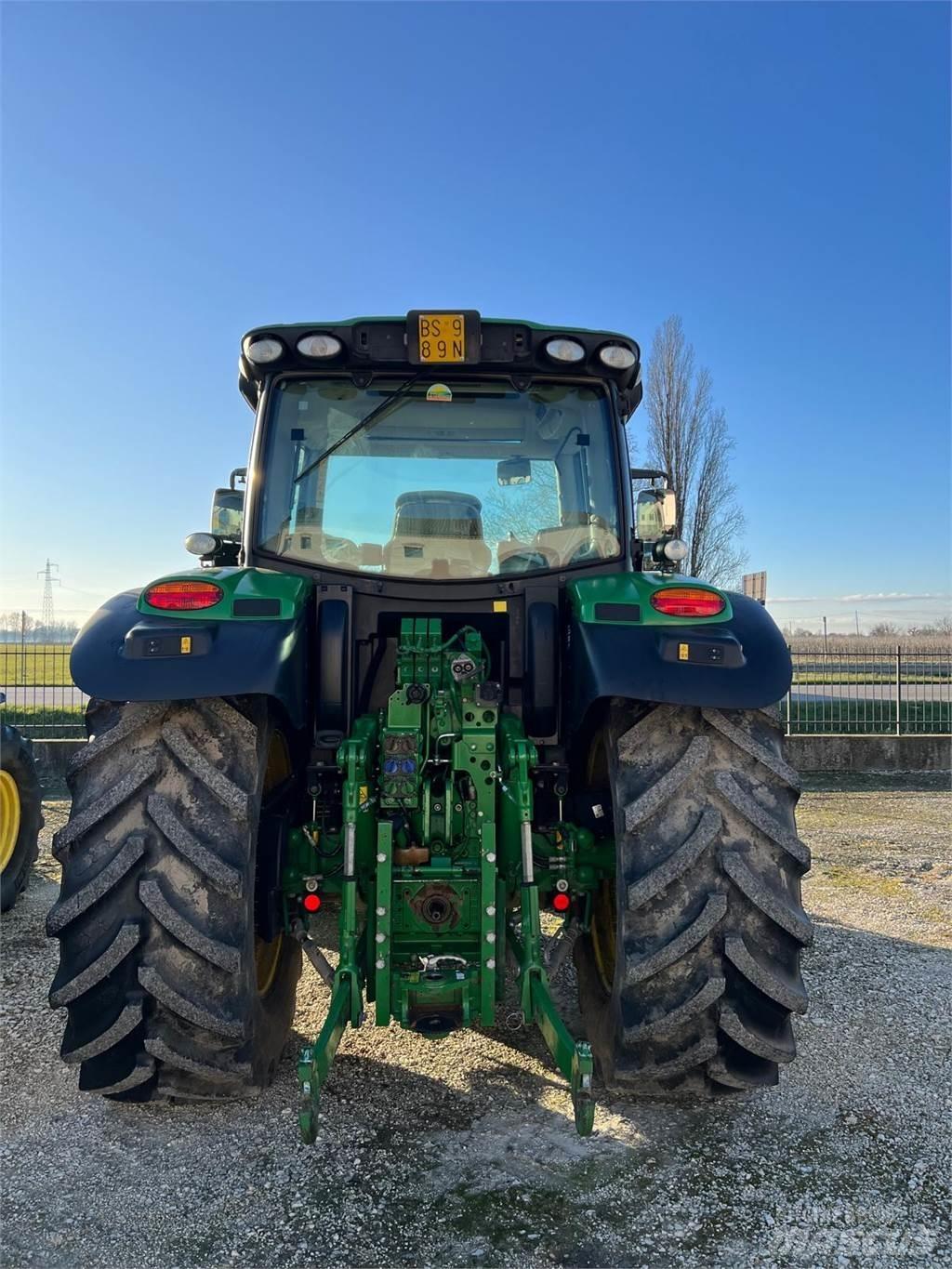 John Deere 6110 R Tracteur