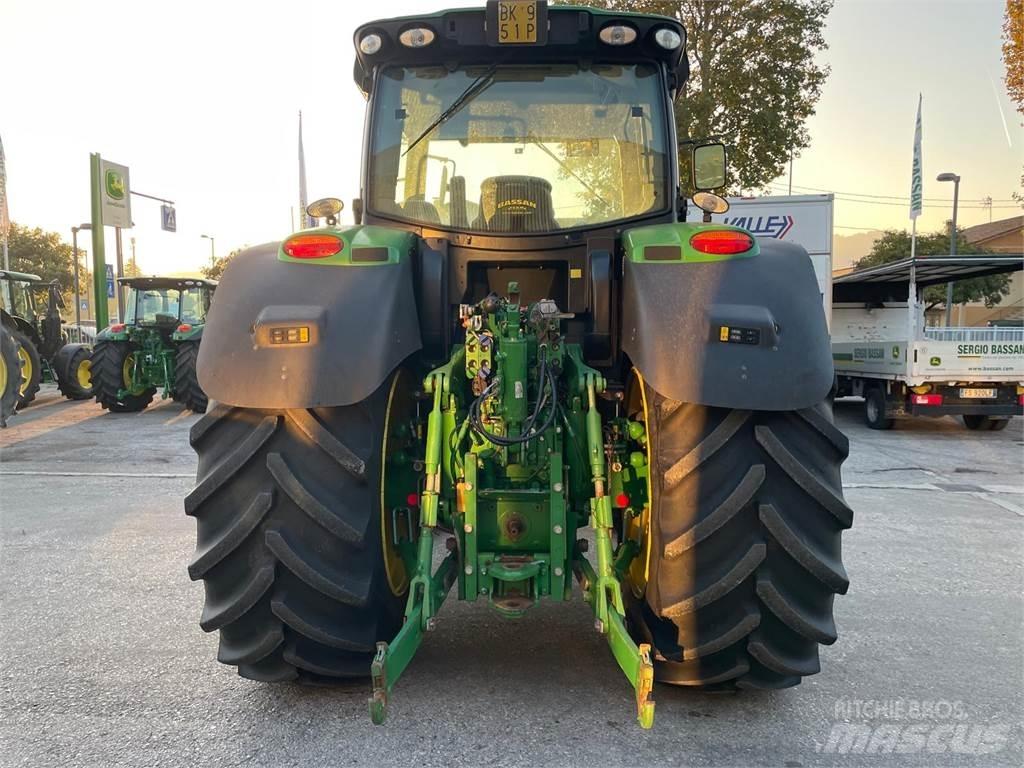 John Deere 6210 R Tracteur