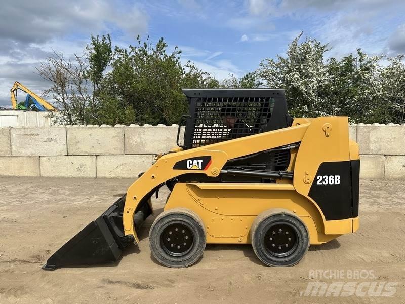 CAT 236B Construction - Autres