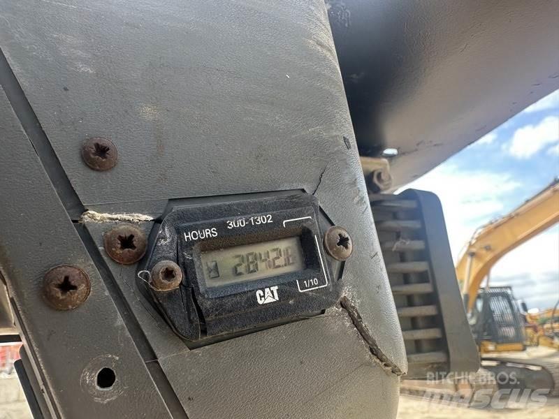 CAT 236B Construction - Autres
