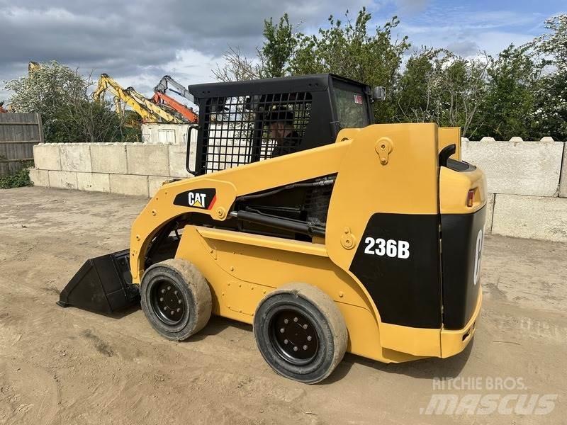 CAT 236B Construction - Autres