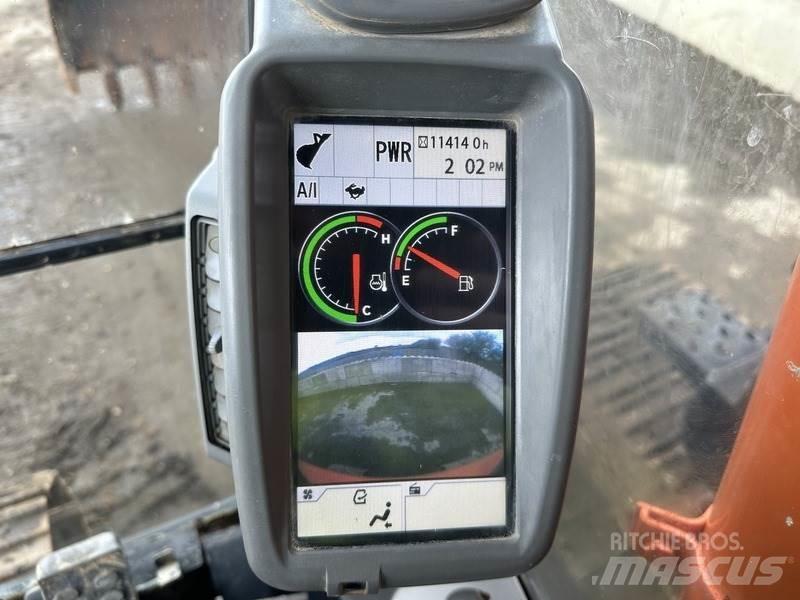 Hitachi ZX135 Pelle sur chenilles
