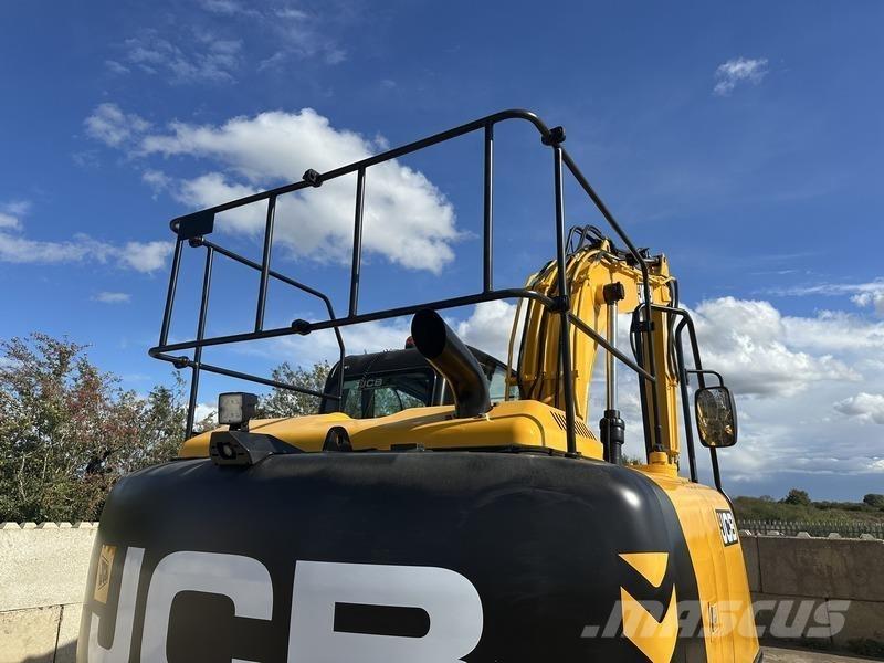 JCB JS131 LC Pelle sur chenilles