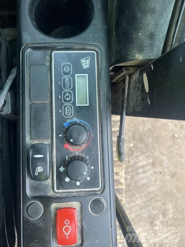 JCB JS145 LC T4 Pelle sur chenilles