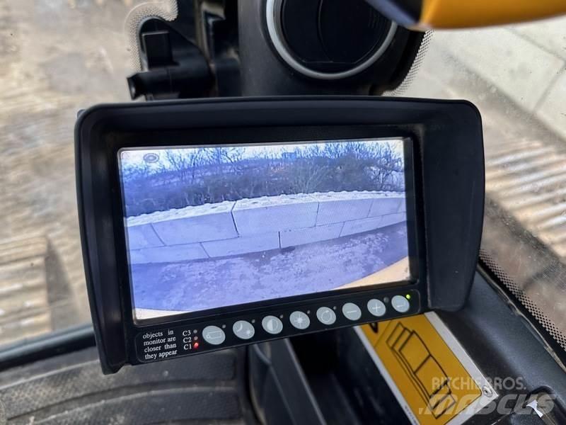 JCB JS370 LC T4 Pelle sur chenilles