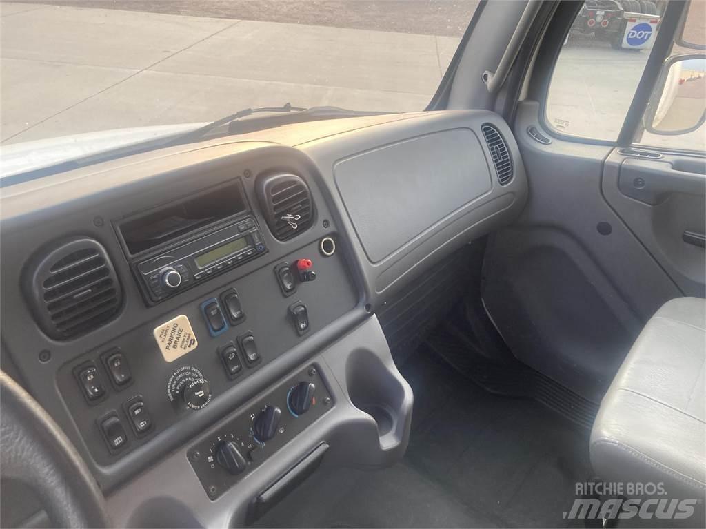 Freightliner M2 106 Châssis cabine