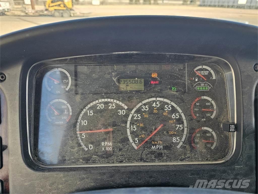 Freightliner M2 106 Tracteur routier