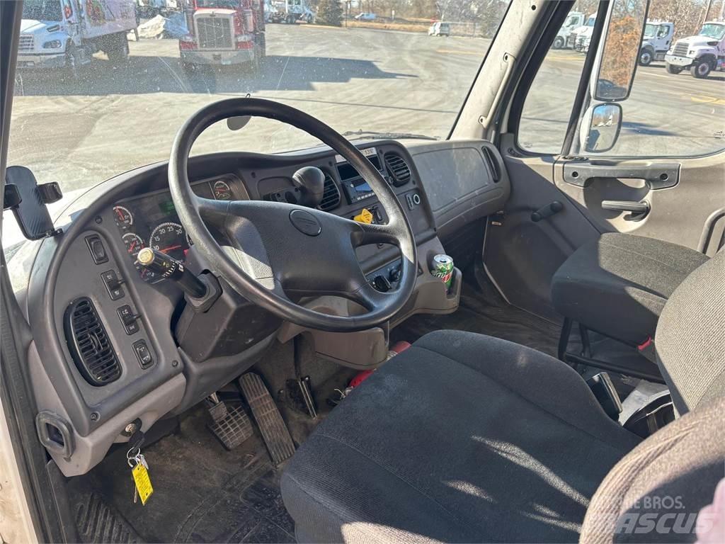 Freightliner M2 106 Camion Fourgon