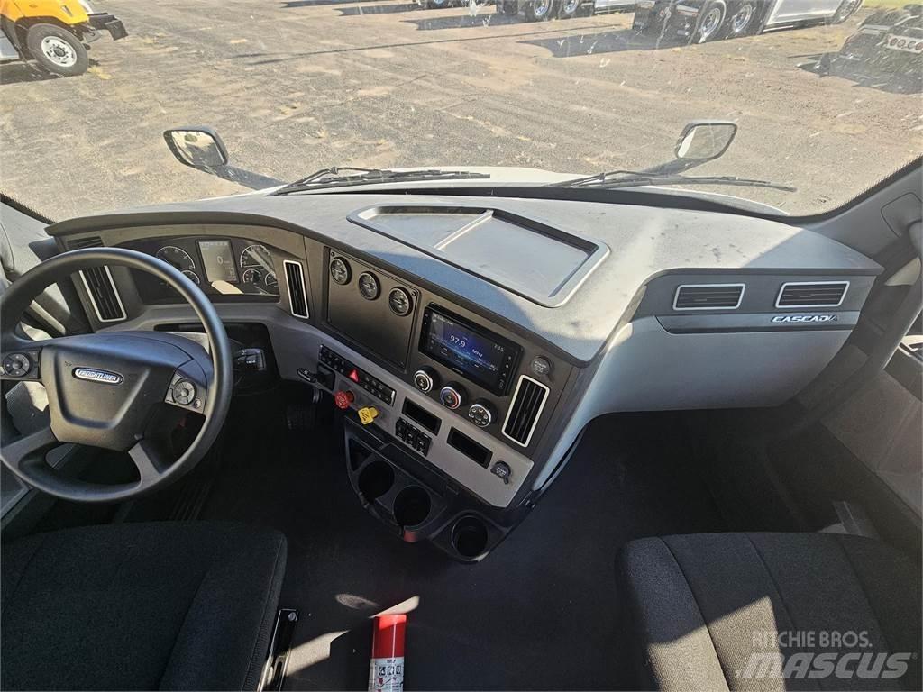 Freightliner PE116 Tracteur routier