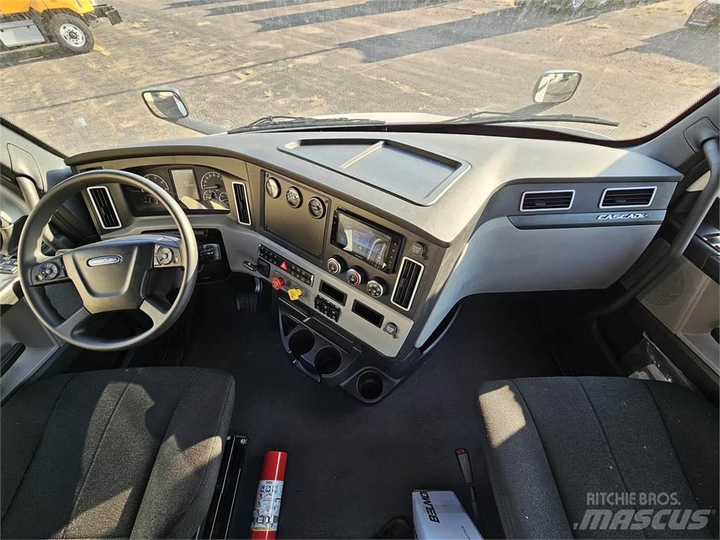 Freightliner PE116DC Tracteur routier