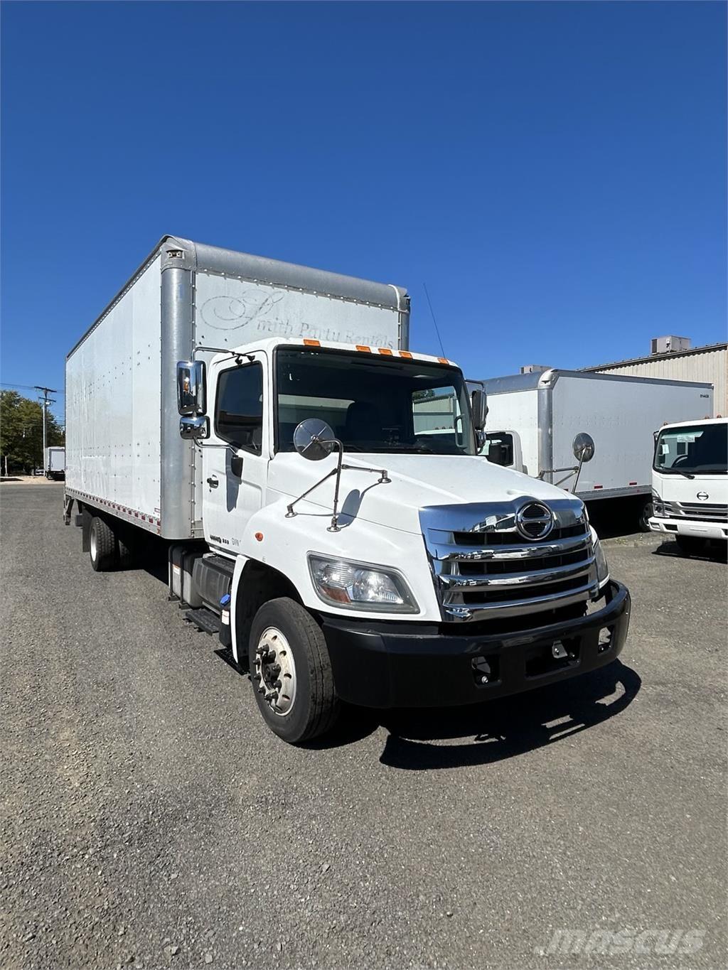 Hino 258ALP Camion Fourgon
