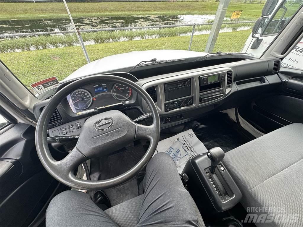 Hino 268 Camion Fourgon
