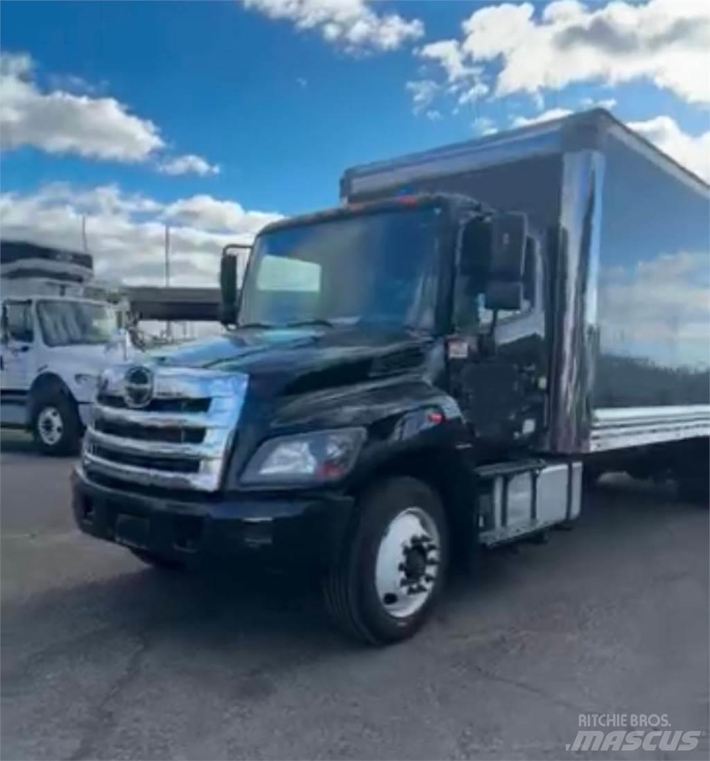 Hino 268A Camion Fourgon