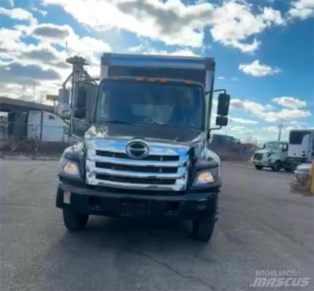 Hino 268A Camion Fourgon