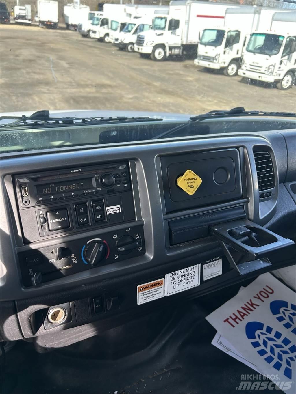 Hino 268A Camion Fourgon