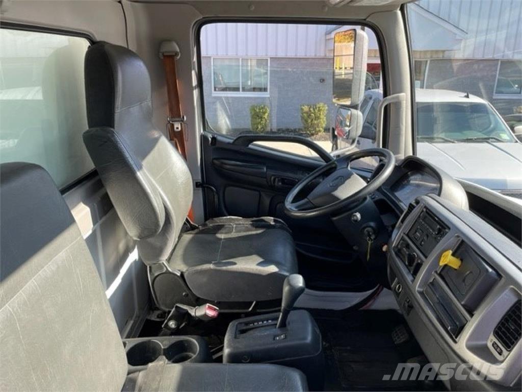 Hino 268A Camion Fourgon