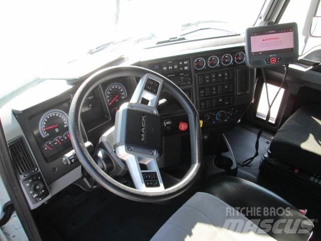 Mack AN64T Tracteur routier