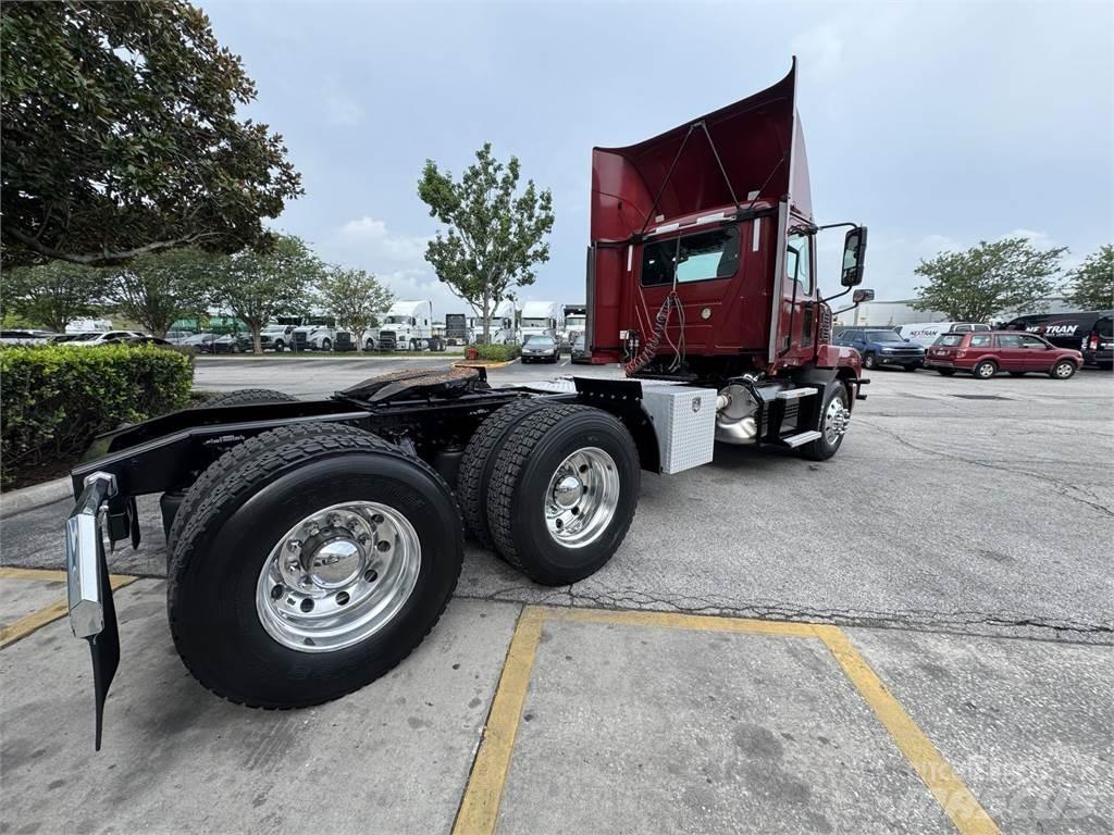 Mack AN64T Tracteur routier