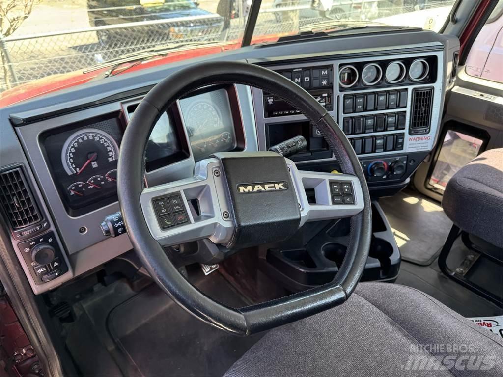 Mack AN64T Tracteur routier