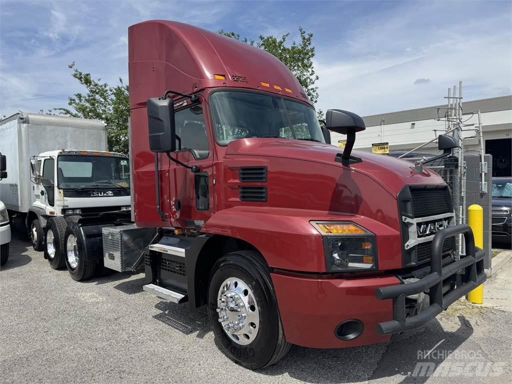 Mack AN64T Tracteur routier