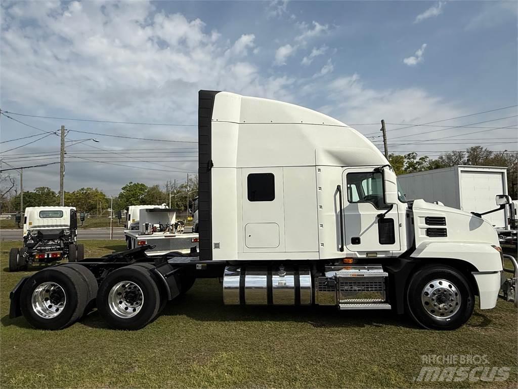 Mack AN64T Tracteur routier