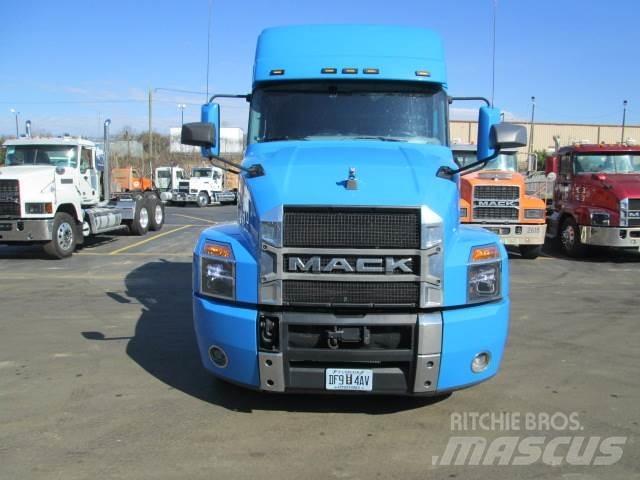 Mack AN64T Tracteur routier