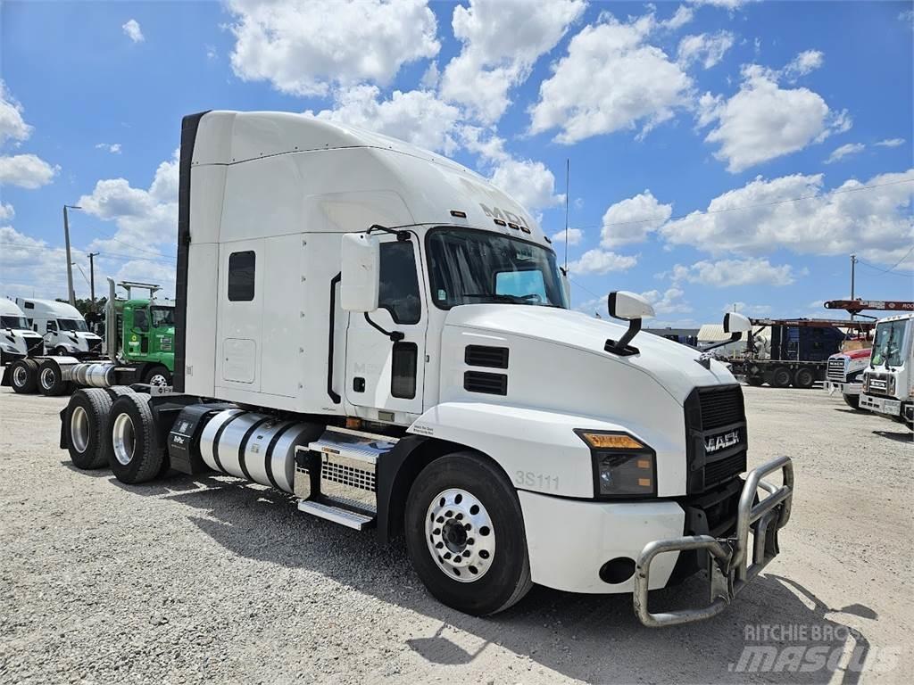 Mack AN64T Tracteur routier
