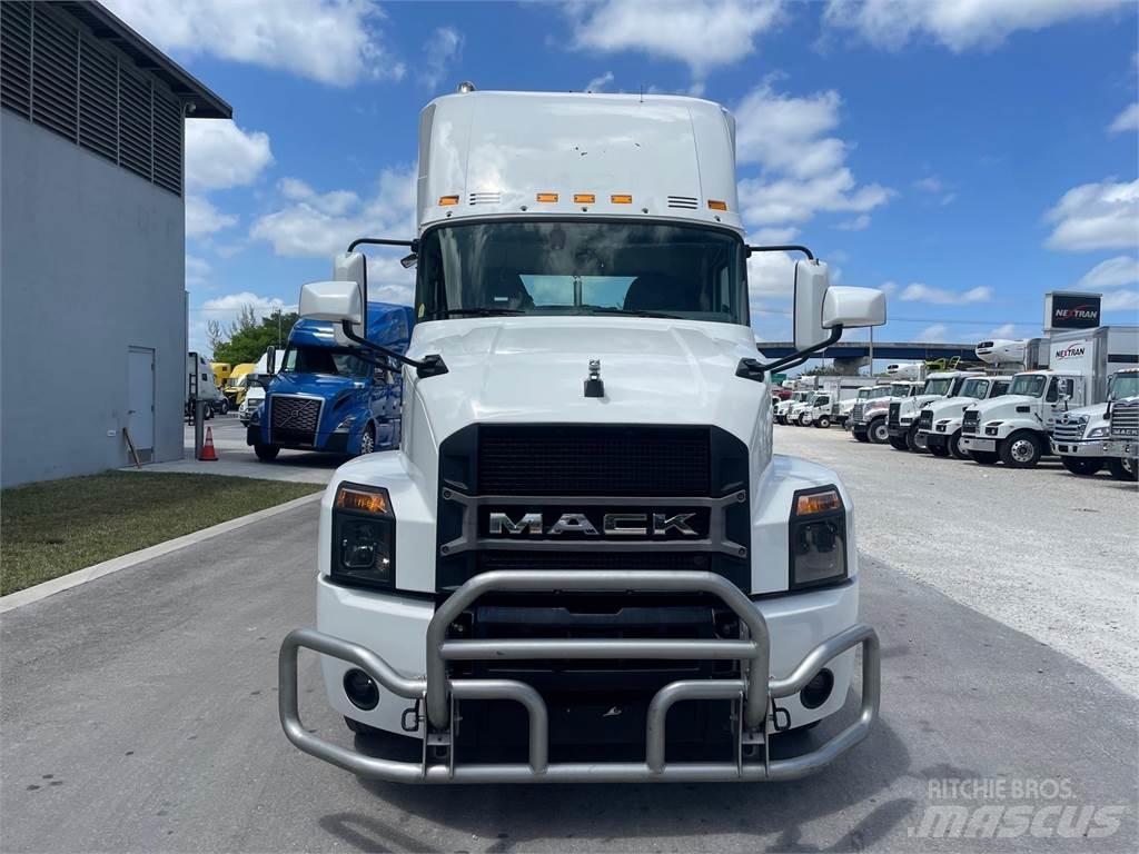 Mack AN64T Tracteur routier