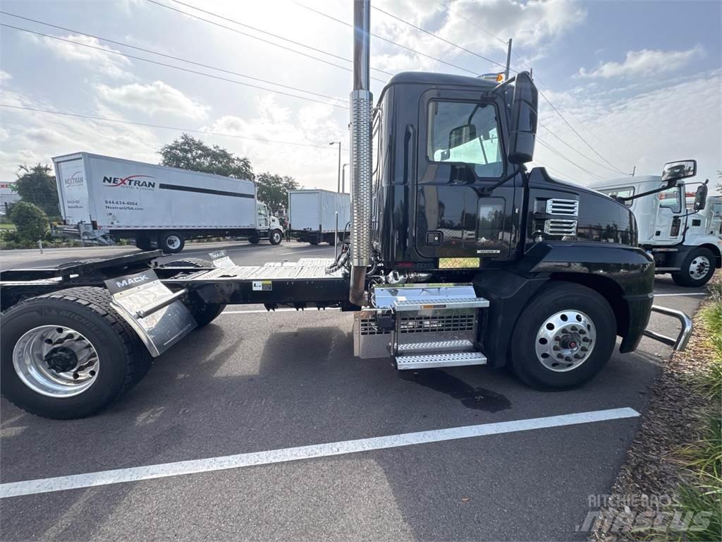 Mack AN64T Tracteur routier