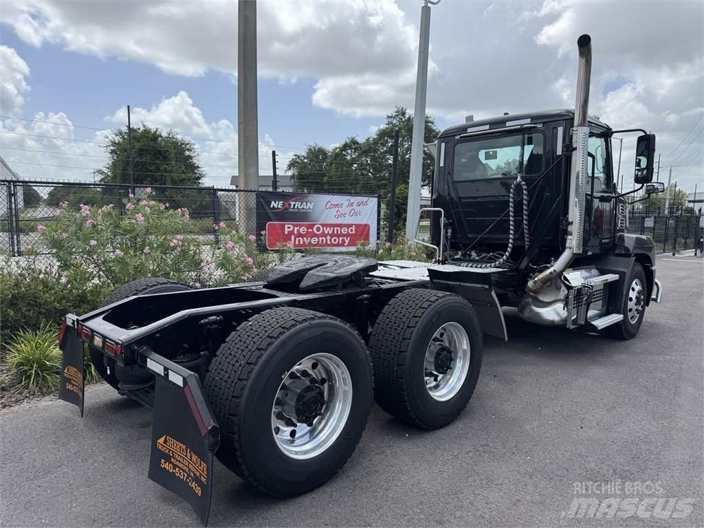 Mack AN64T Tracteur routier