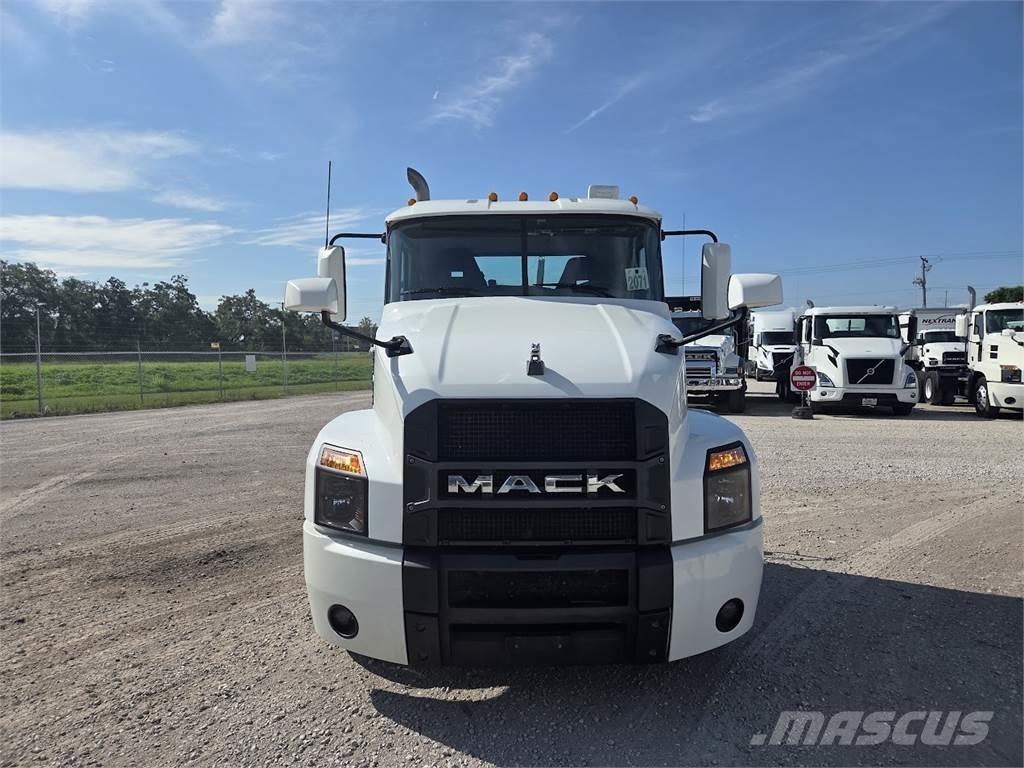 Mack AN64T Tracteur routier