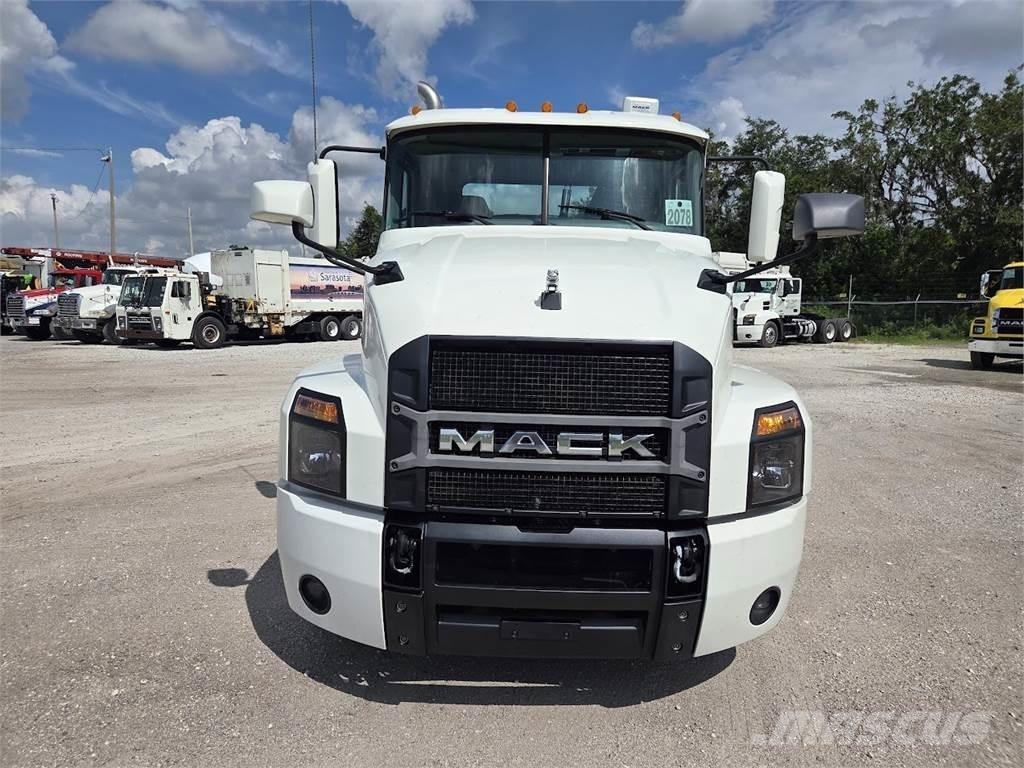 Mack AN64T Tracteur routier