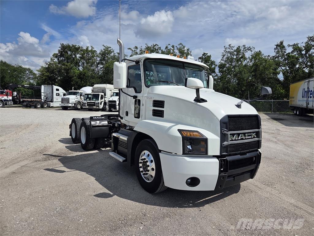 Mack AN64T Tracteur routier