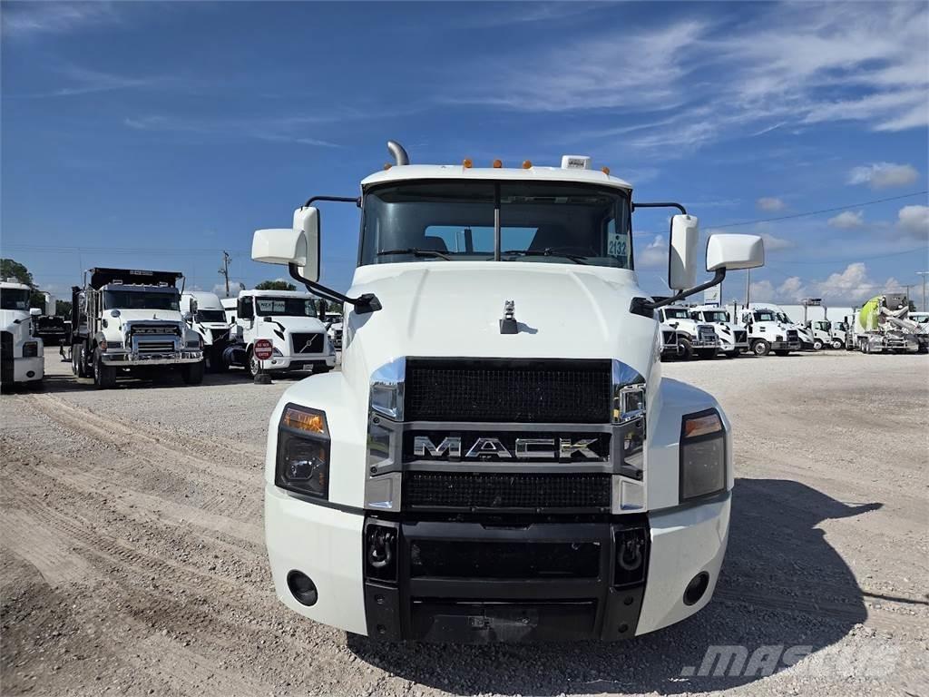 Mack AN64T Tracteur routier