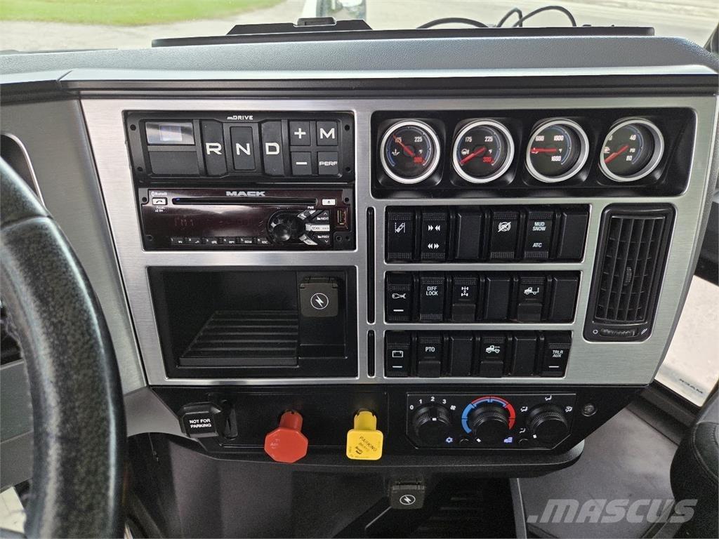 Mack AN64T Tracteur routier