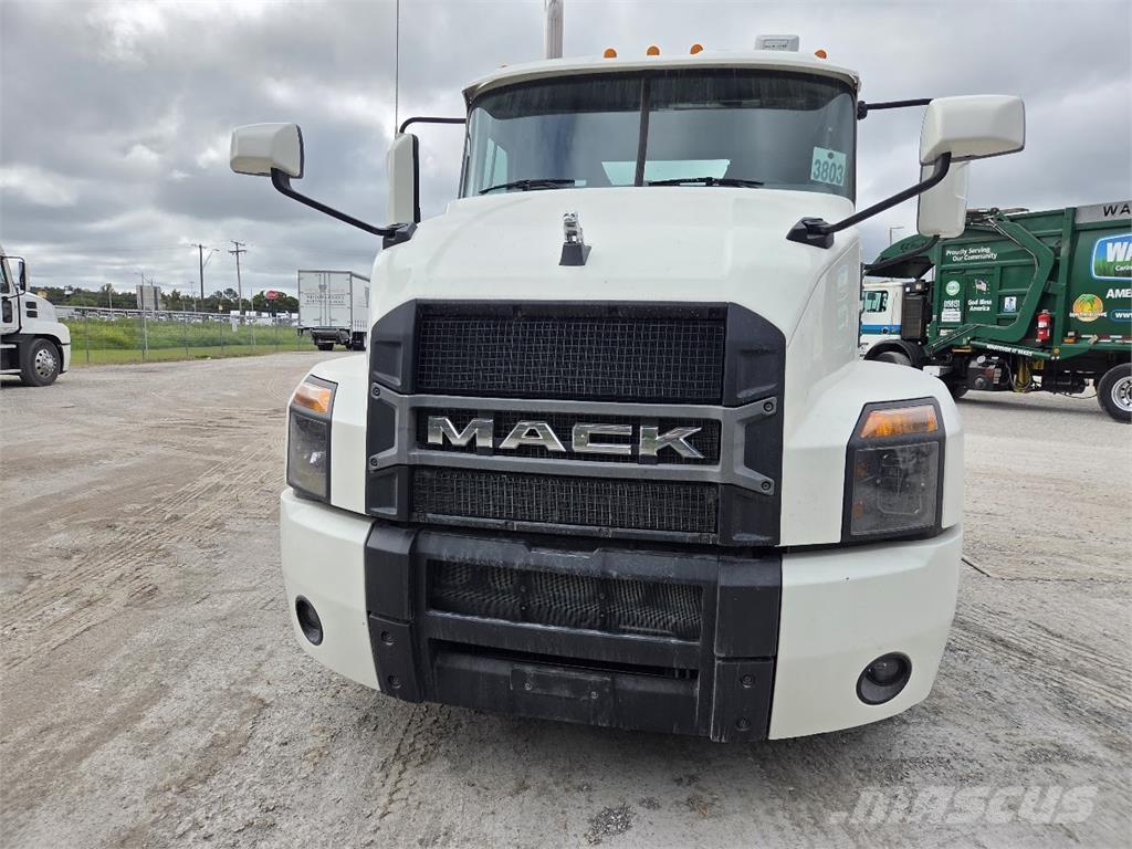 Mack AN64T Tracteur routier