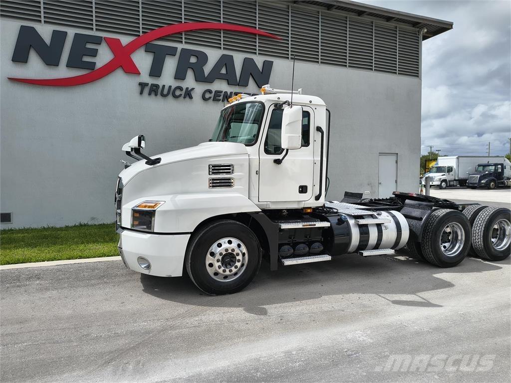 Mack AN64T Tracteur routier