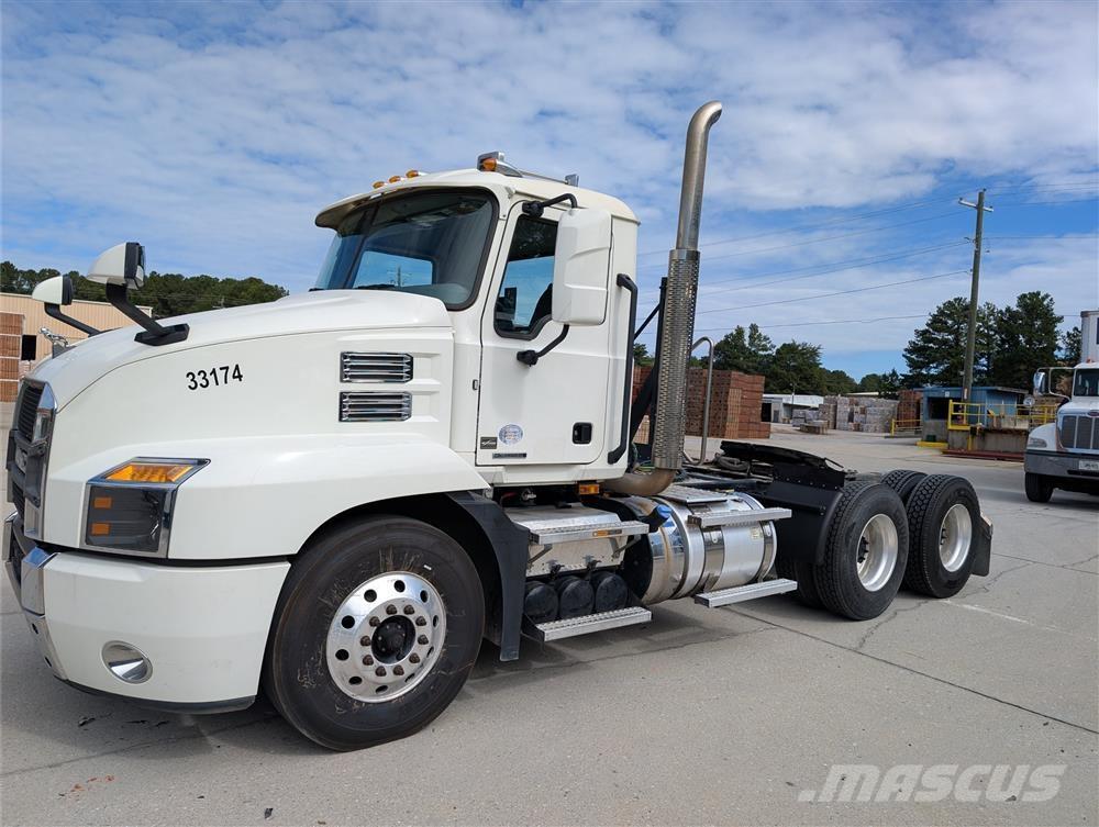 Mack AN64T Tracteur routier