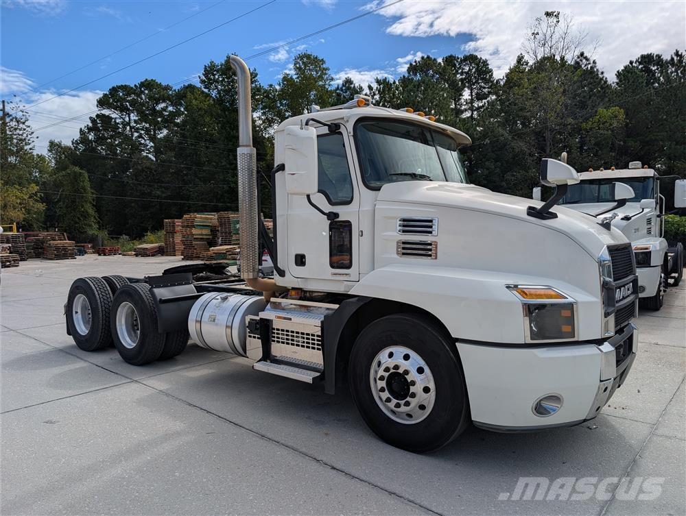 Mack AN64T Tracteur routier
