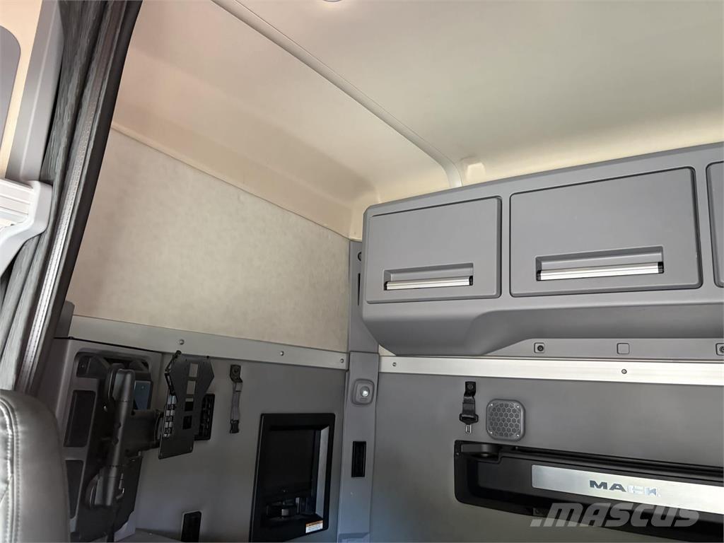 Mack AN64T Tracteur routier