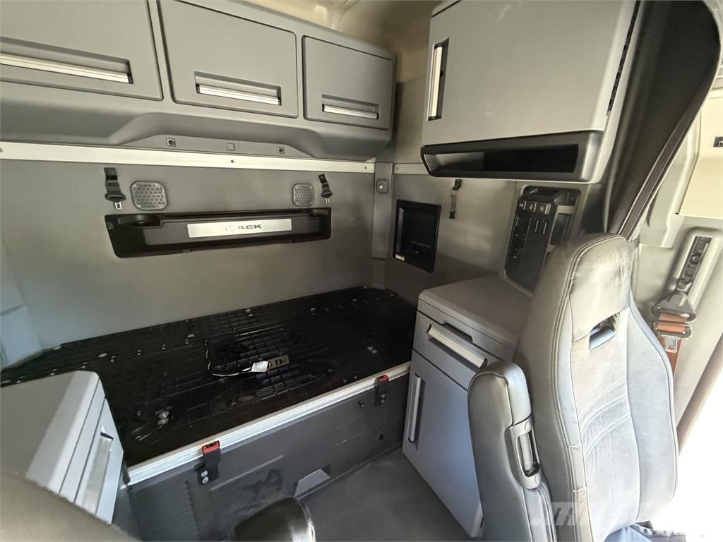 Mack AN64T Tracteur routier