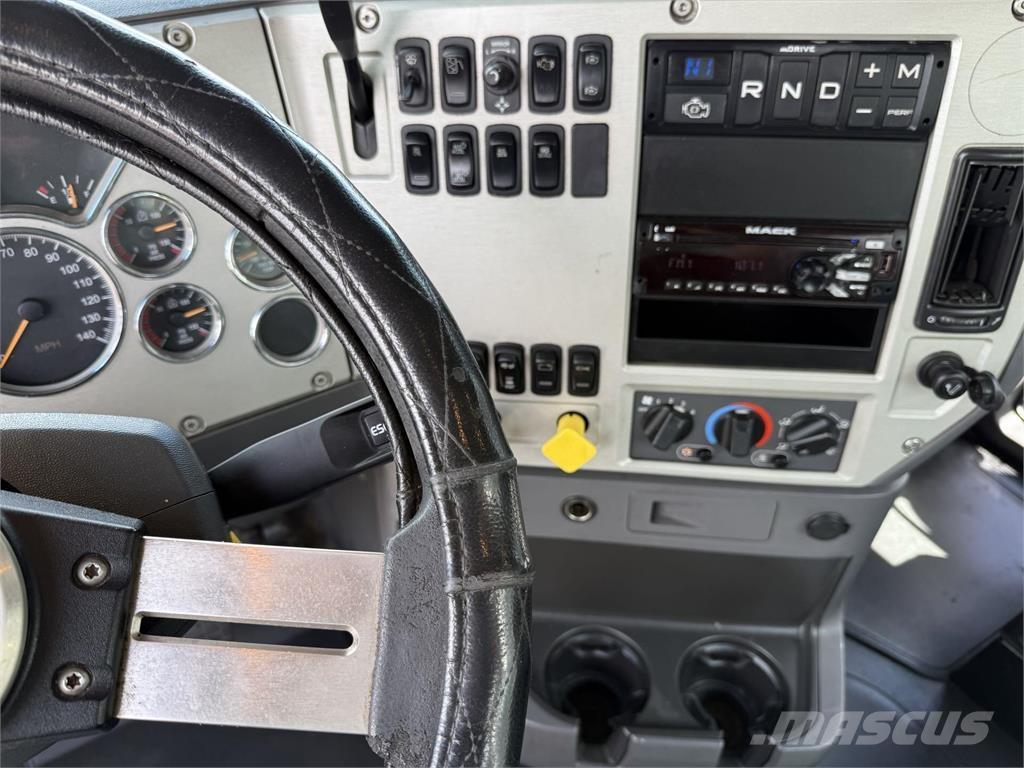 Mack CHU613 Tracteur routier
