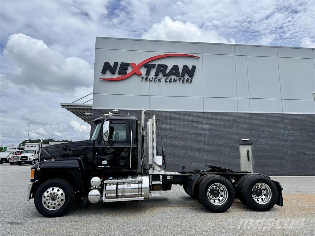 Mack CHU613 Tracteur routier