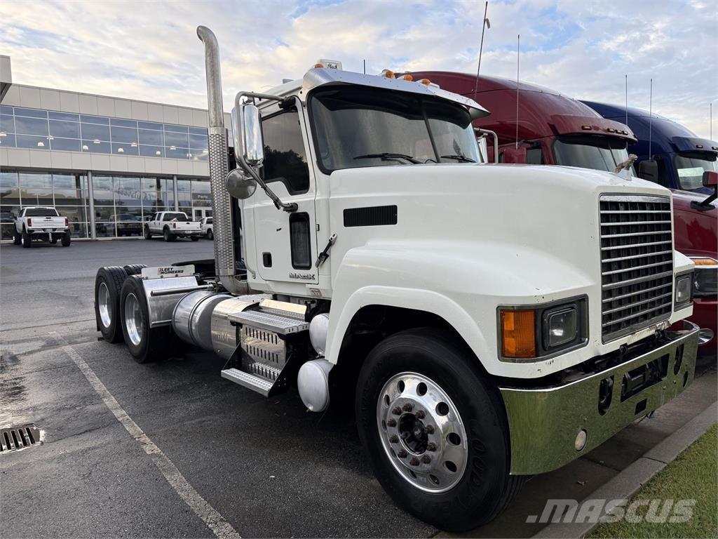 Mack CHU613 Tracteur routier