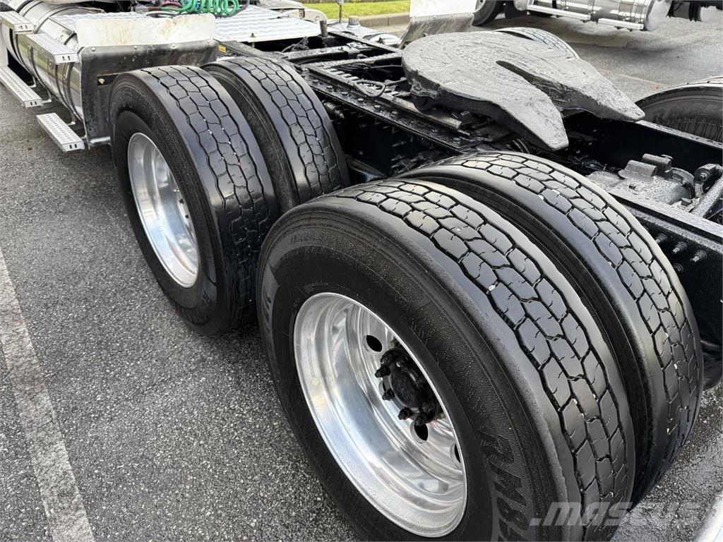 Mack CHU613 Tracteur routier